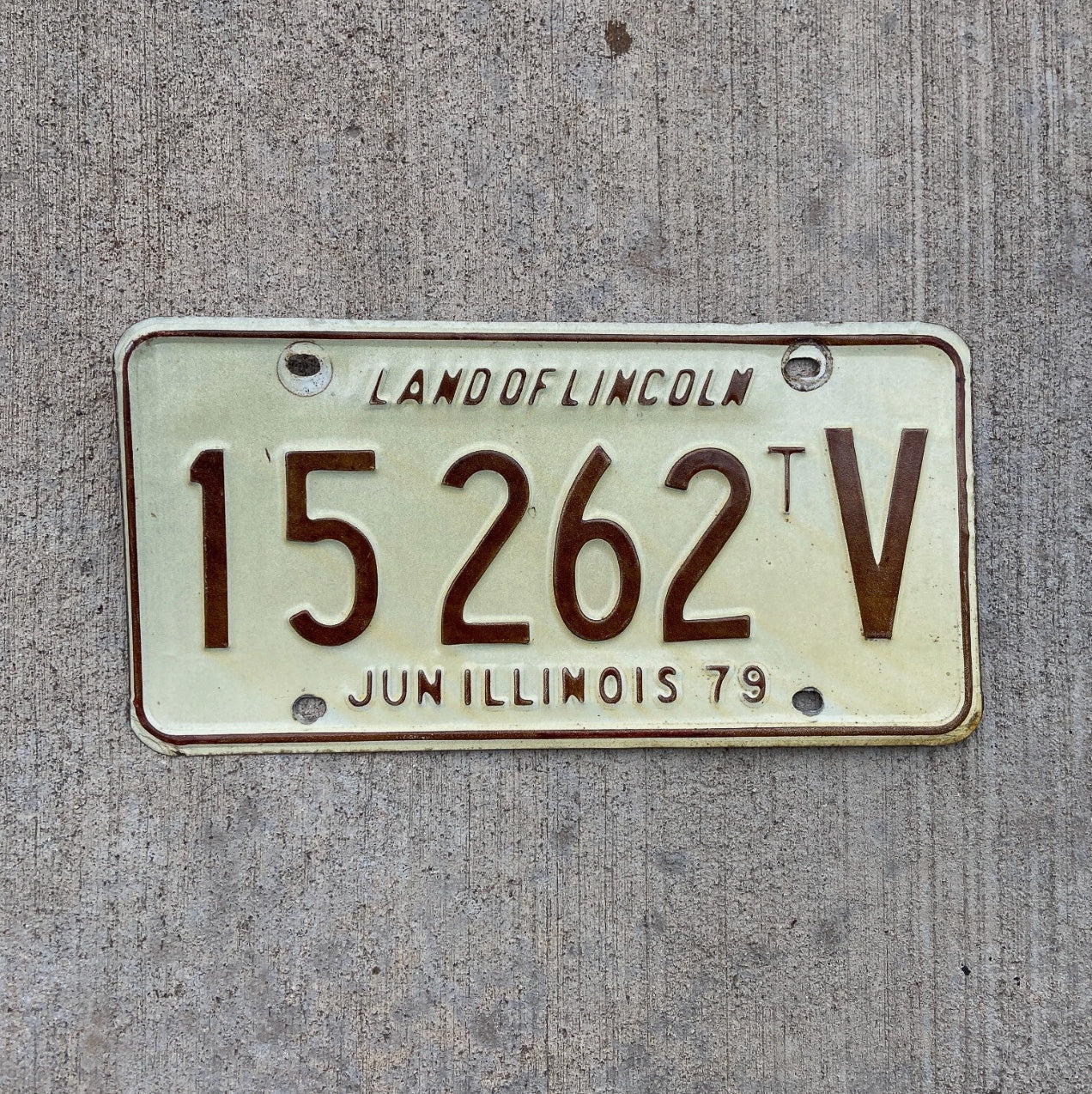 Photo of a 1979 Illinois Truck Tractor License Plate Auto Tag Garage Decor Vintage 15262 TV with original patina