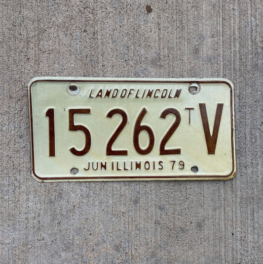 Photo of a 1979 Illinois Truck Tractor License Plate Auto Tag Garage Decor Vintage 15262 TV with original patina