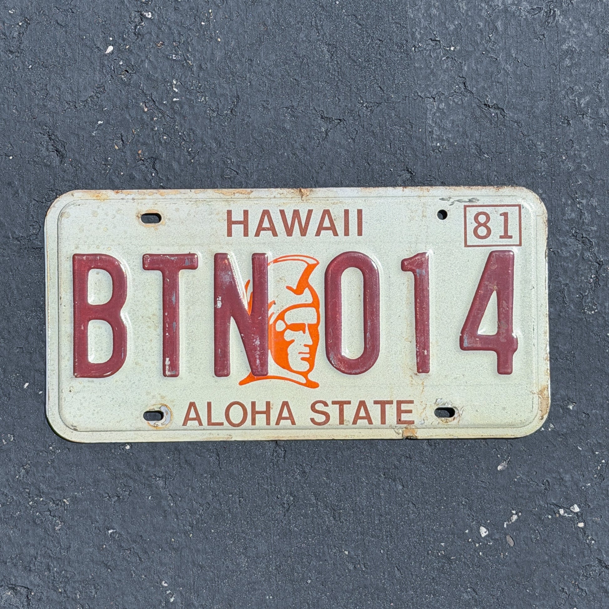 Photo of a 1981 Hawaii License Plate Auto Tag Garage Decor Vintage BTN 014 with original patina