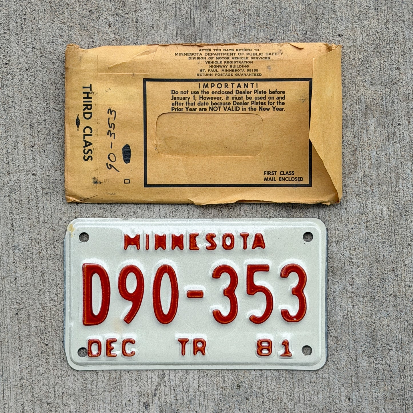 Photo of a 1981 Minnesota Trailer Dealer License Plate Auto Tag Garage Decor Vintage NOS with Envelope D90 353 with original patina