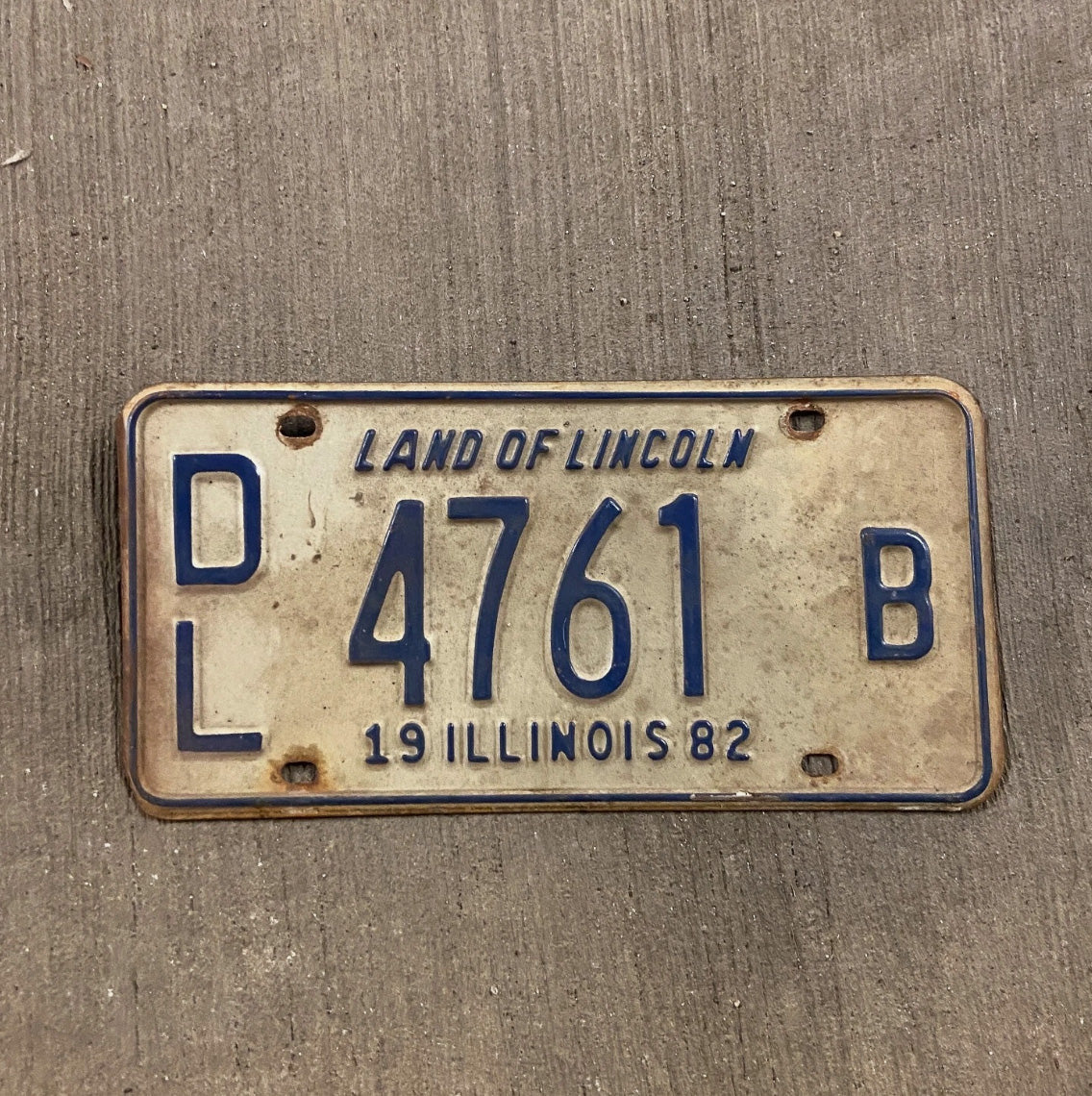 Photo of a 1982 Illinois Dealer License Plate Auto Tag 1 Garage Decor 4761 B