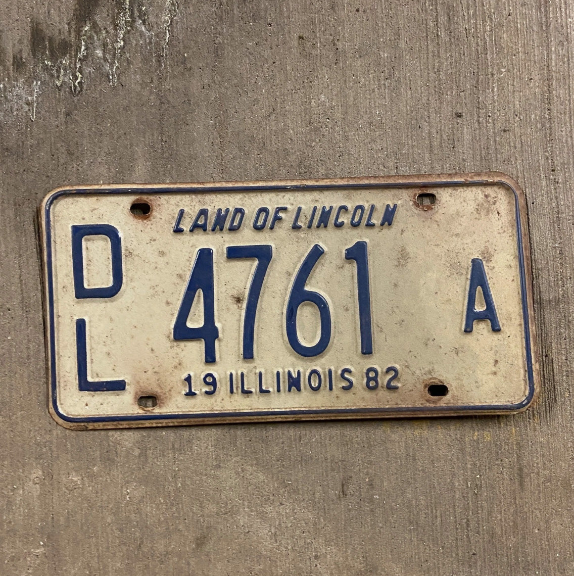 Photo of a 1982 Illinois Dealer License Plate Auto Tag Garage Decor Vintage 4761 A