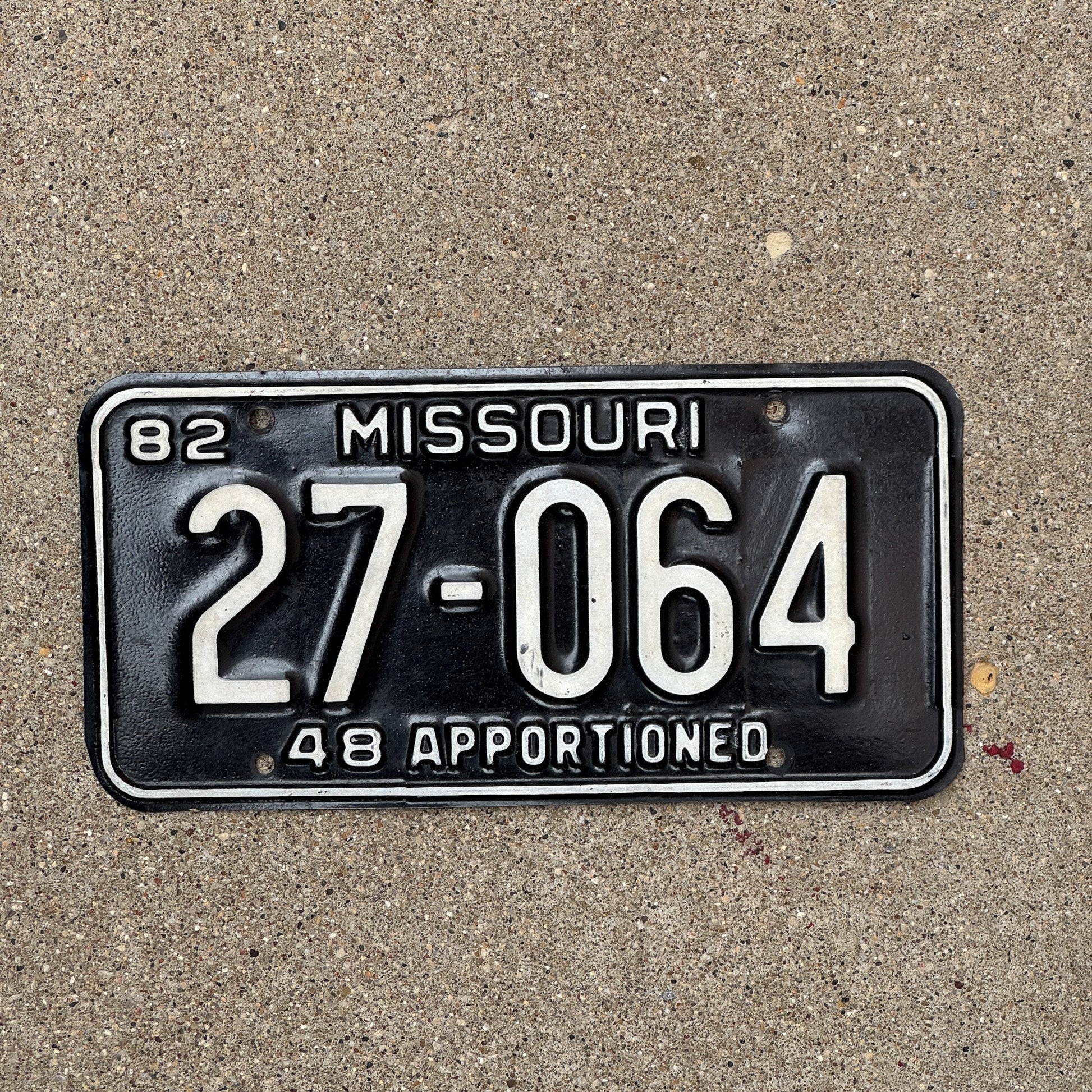 Photo of a 1982 Missouri Apportioned License Plate Auto Tag Garage Decor Vintage 27 064