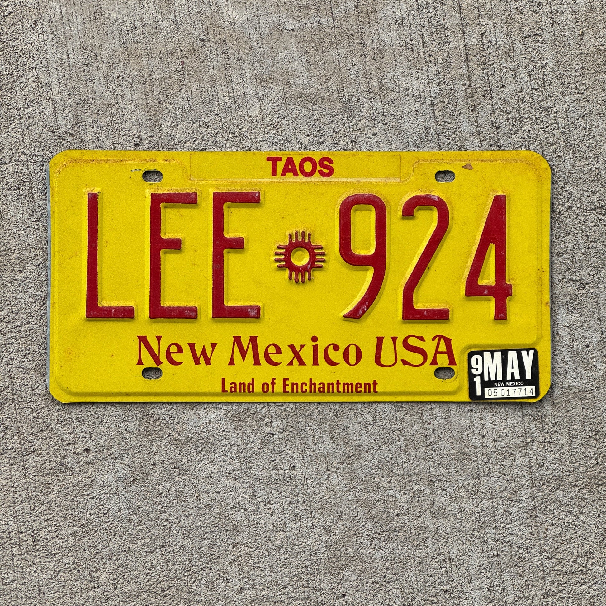 Photo of a 1982 New Mexico License Plate Auto Tag Garage Decor Vintage Taos County Zia LEE 924