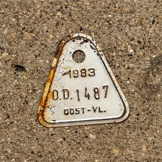 Photo of a 1983 Illinois Bicycle Auto Tag Garage Decor Vintage Oost-VL 1487