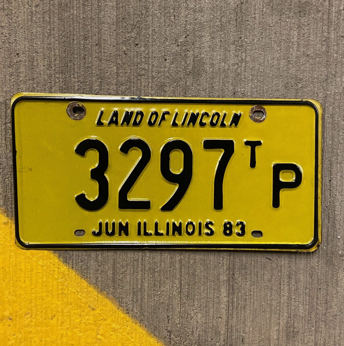 Photo of a 1983 Illinois Truck Tractor License Plate Auto Tag Garage Decor Vintage 3297 tP