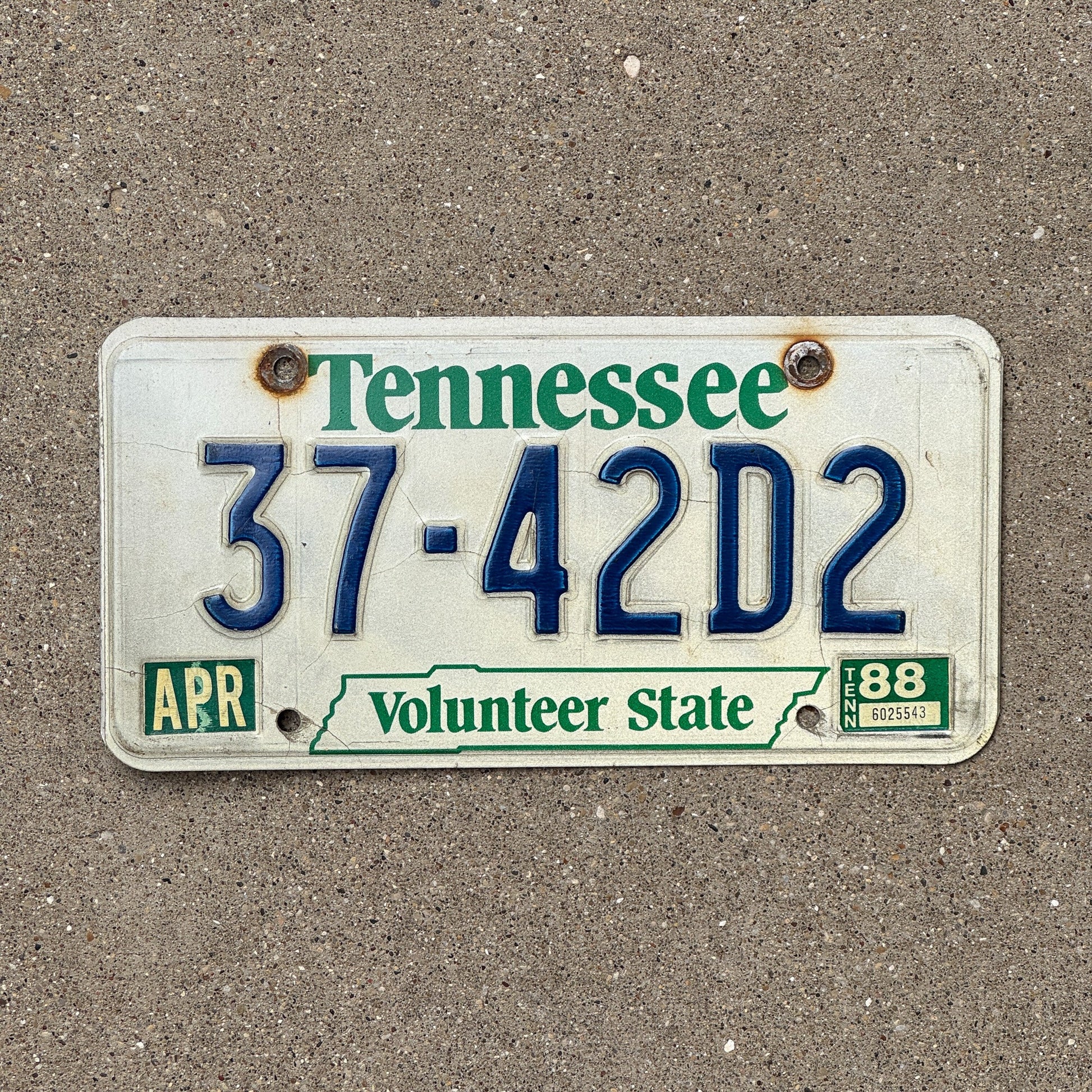 Photo of a 1984 1987 Tennessee License Plate Auto Tag Garage Decor Vintage 37 42D2