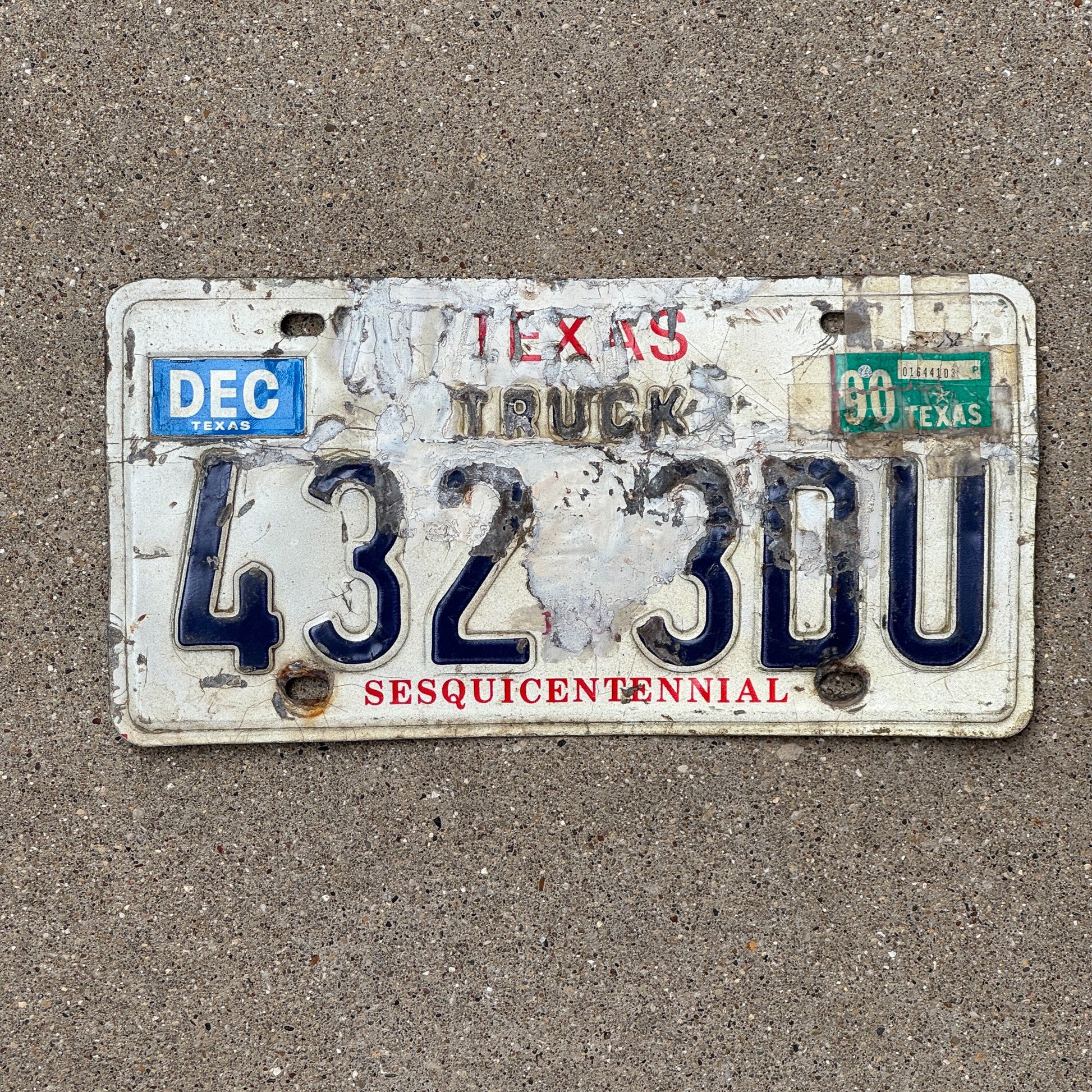 Photo of a 1985 2000 Texas Truck License Plate Auto Tag Garage Decor Vintage 432 3DU
