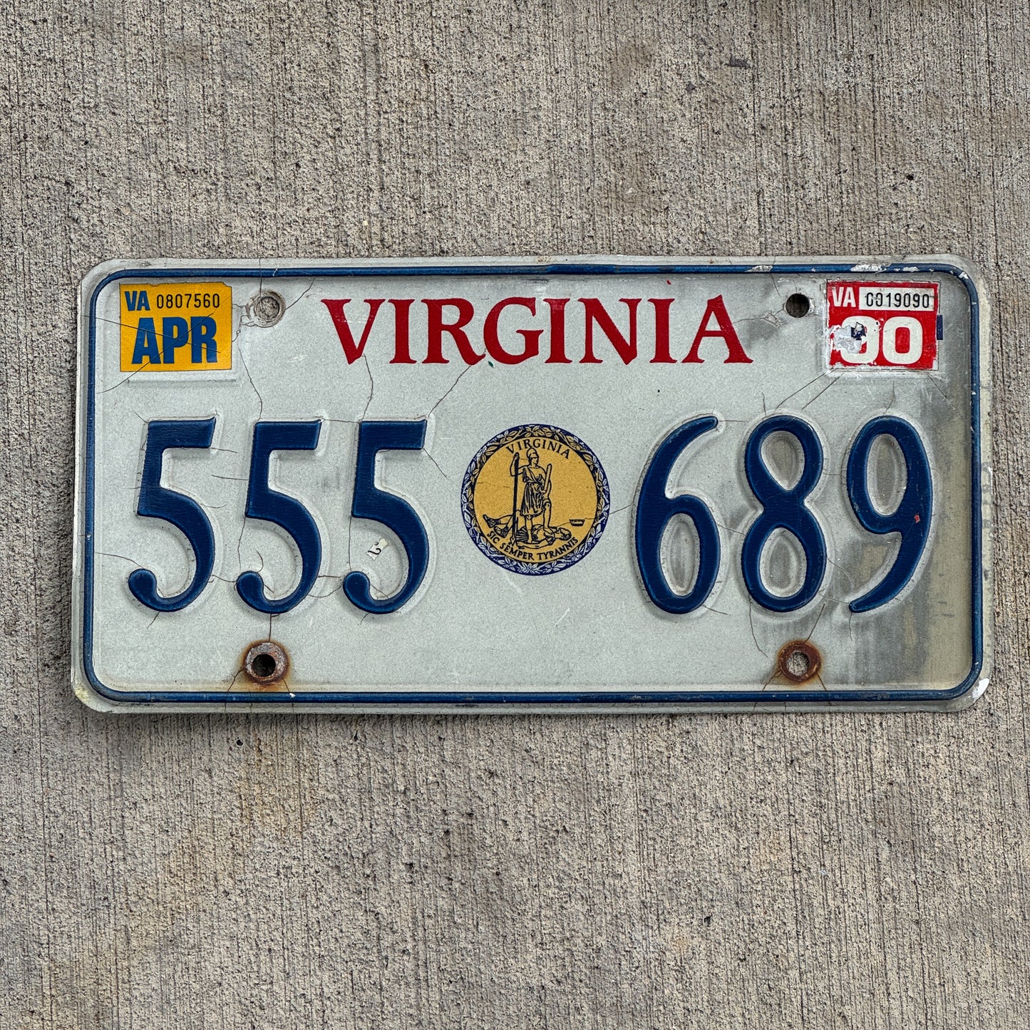 Photo of a 1985 2000 Virginia Graphic / Specialty License Plate Auto Tag Garage Decor Vintage State Seal Repeat Repeating 555 689 with original patina