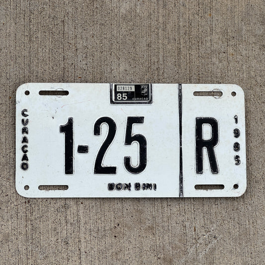 Photo of a 1985 Curacao License Plate Auto Tag Garage Decor Vintage Bon Bini 1 25 R with original patina