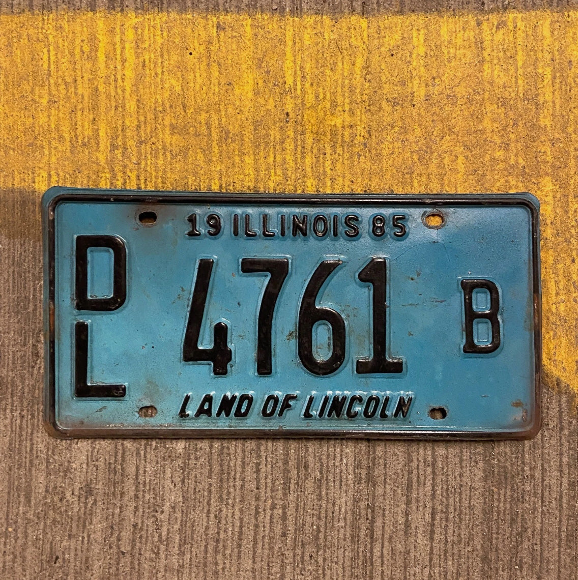 Photo of a 1985 Illinois Dealer License Plate Auto Tag Garage Decor Vintage 4761 B
