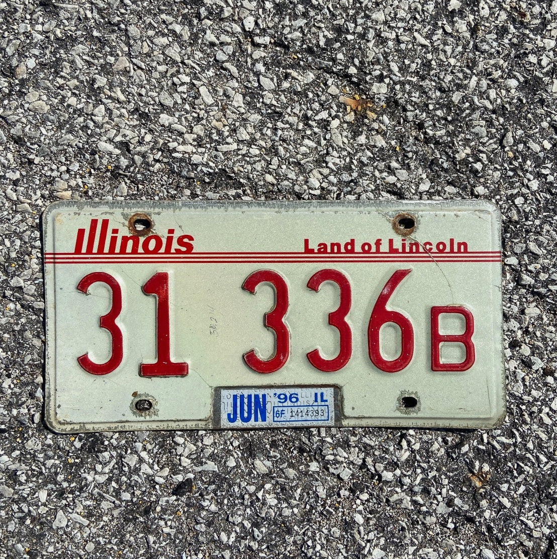 Photo of a 1985 Illinois Truck License Plate Auto Tag Garage Decor Vintage 31336 B