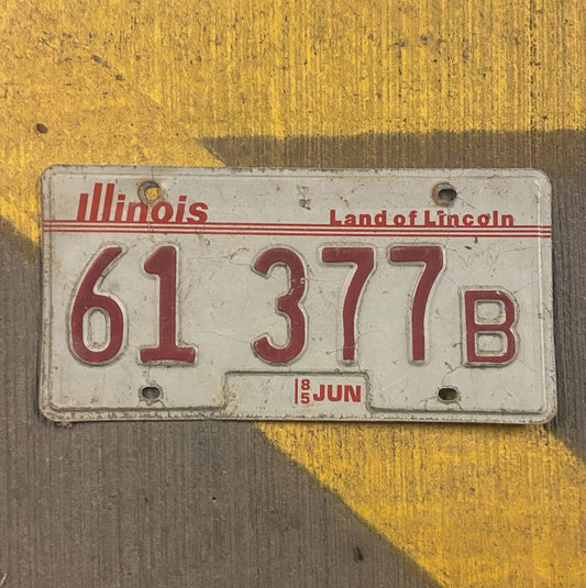 Photo of a 1985 Illinois Truck License Plate Auto Tag Garage Decor Vintage 61 377 B