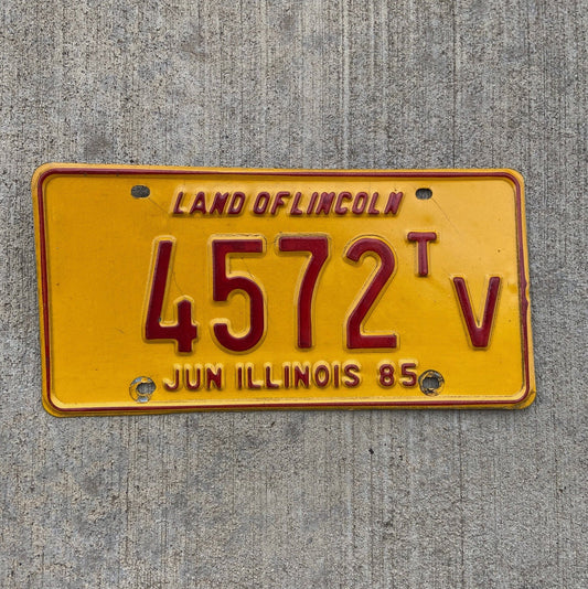 Photo of a 1985 Illinois Truck Tractor License Plate Auto Tag Garage Decor Vintage 4572 TV with original patina