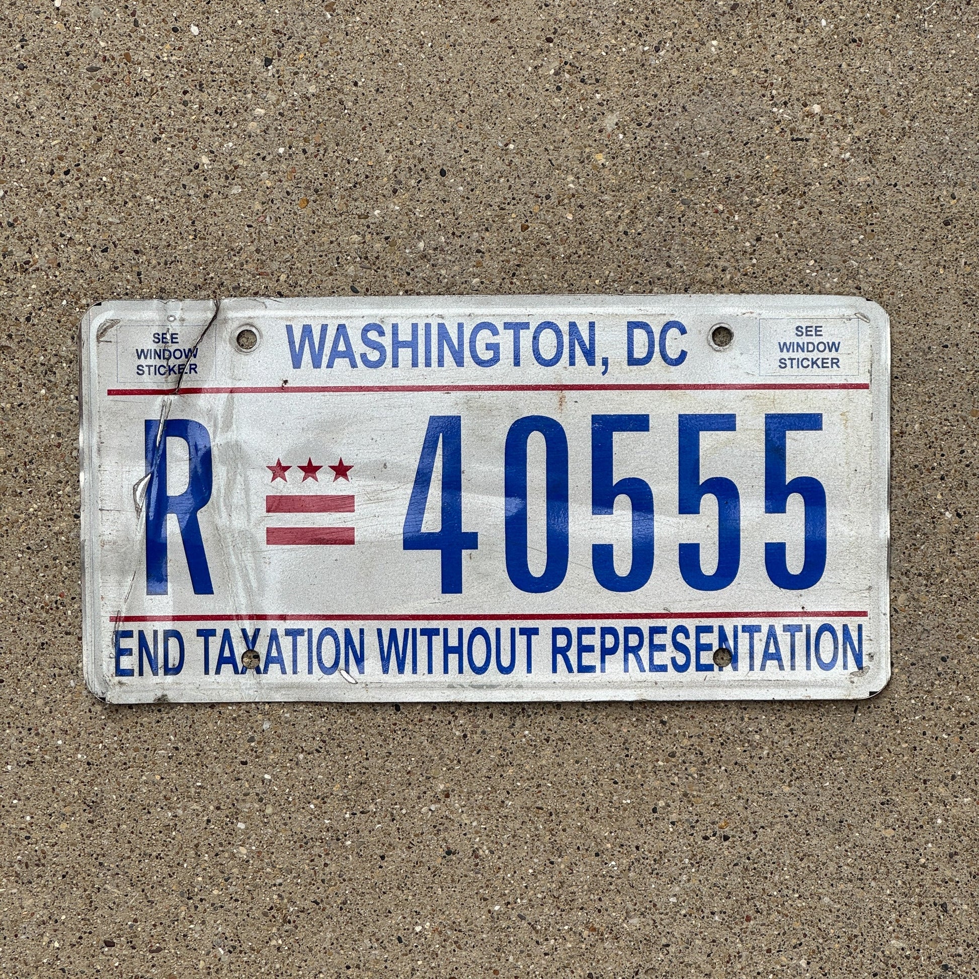 Photo of a 1985 Washington DC Rental License Plate Auto Tag Garage Decor Vintage Repeat Repeating R 40 555