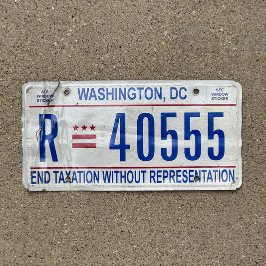 Photo of a 1985 Washington DC Rental License Plate Auto Tag Garage Decor Vintage Repeat Repeating R 40 555