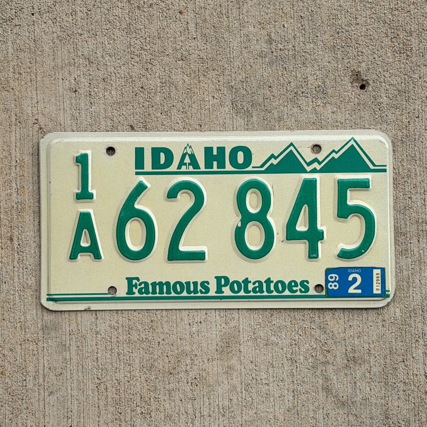 Photo of a 1986 1989 Idaho License Plate Auto Tag Garage Decor Vintage 1A 62 845 with original patina
