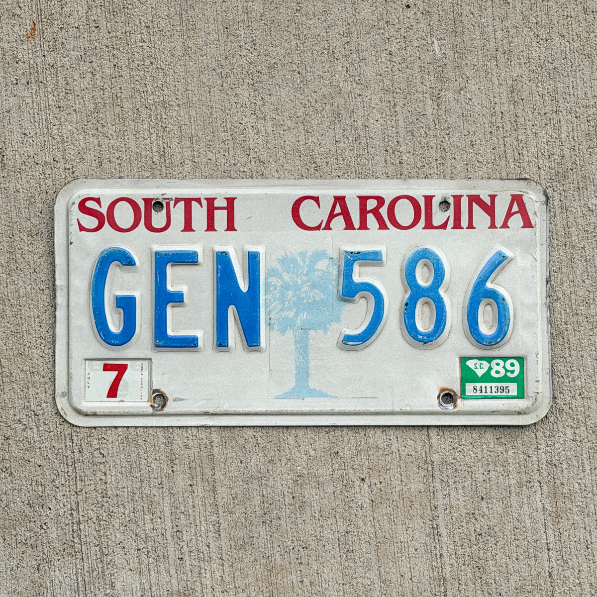 Photo of a 1986 1989 South Carolina License Plate Auto Tag Garage Decor Vintage GEN 586 with original patina