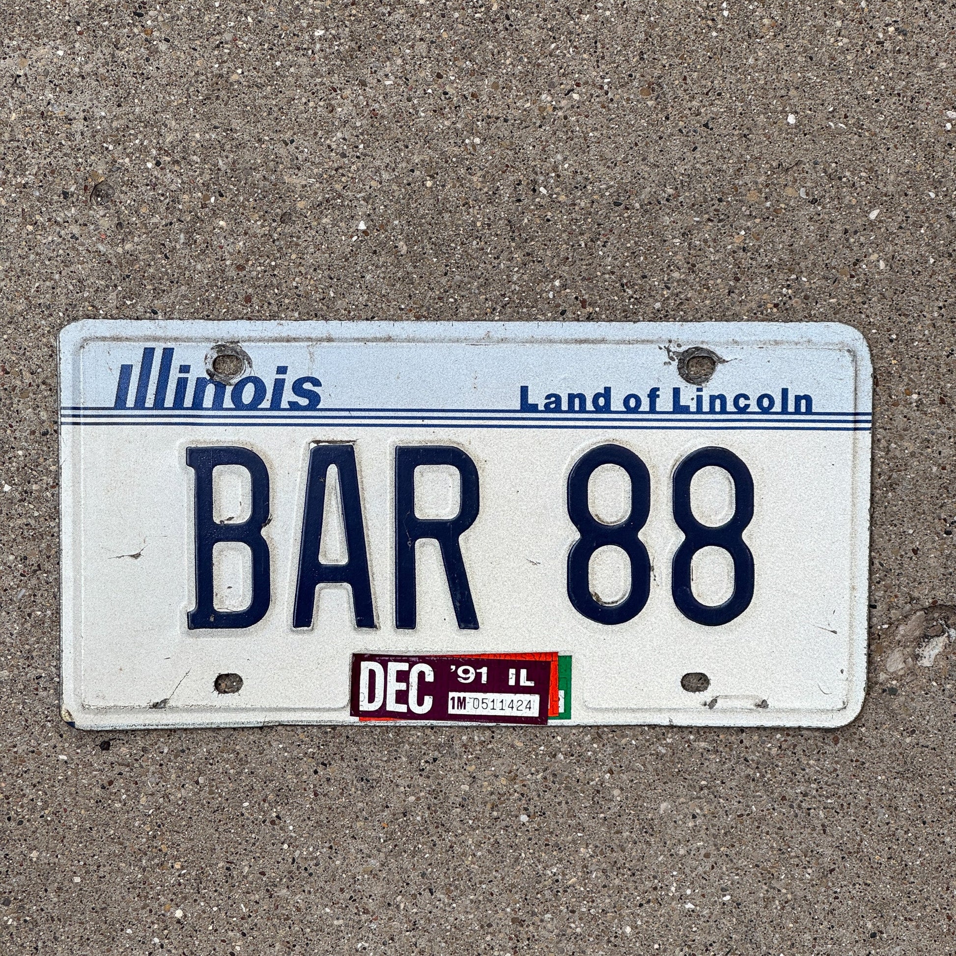 Photo of a 1986 1991 Illinois VANITY License Plate Auto Tag Garage Decor Vintage Law Lawyer BAR 88