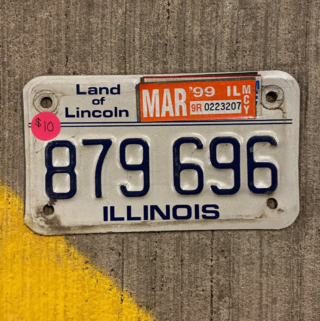 Photo of a 1986 1999 Illinois Motorcycle License Plate Auto Tag Garage Decor 879 696