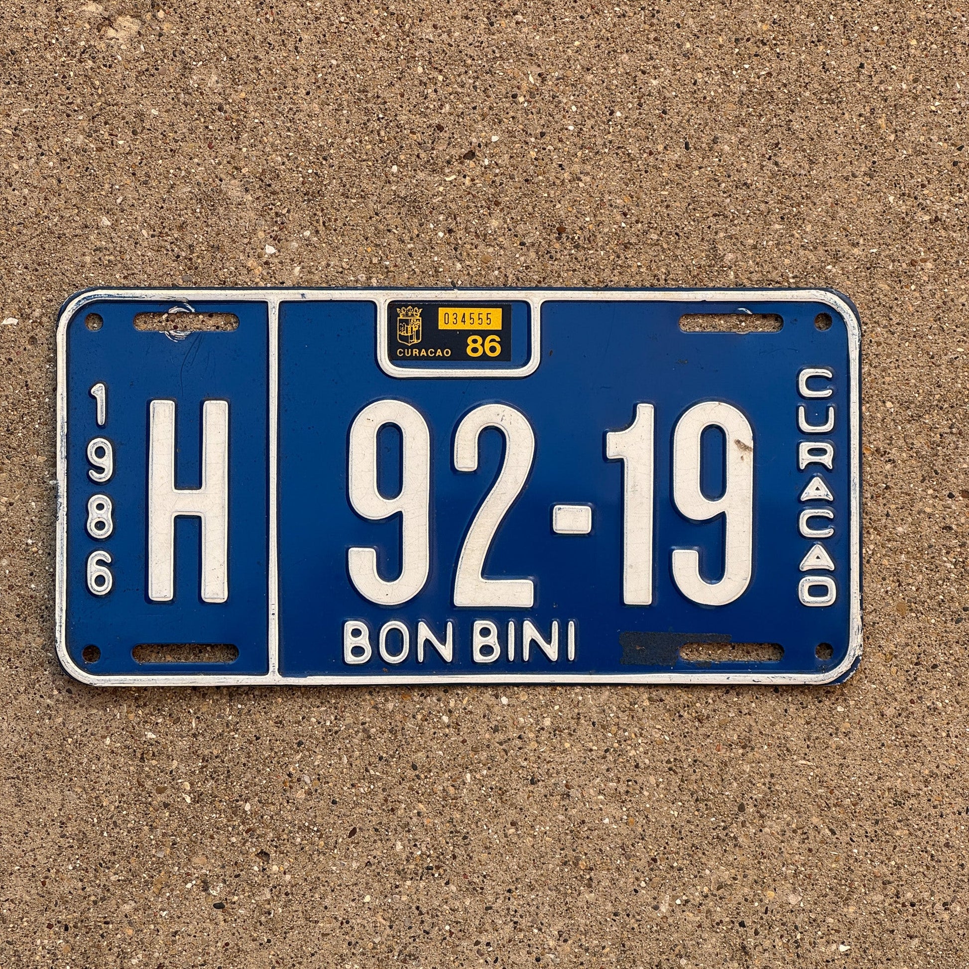 Photo of a 1986 Curacao License Plate Auto Tag Garage Decor Vintage Bon Bini 92-19