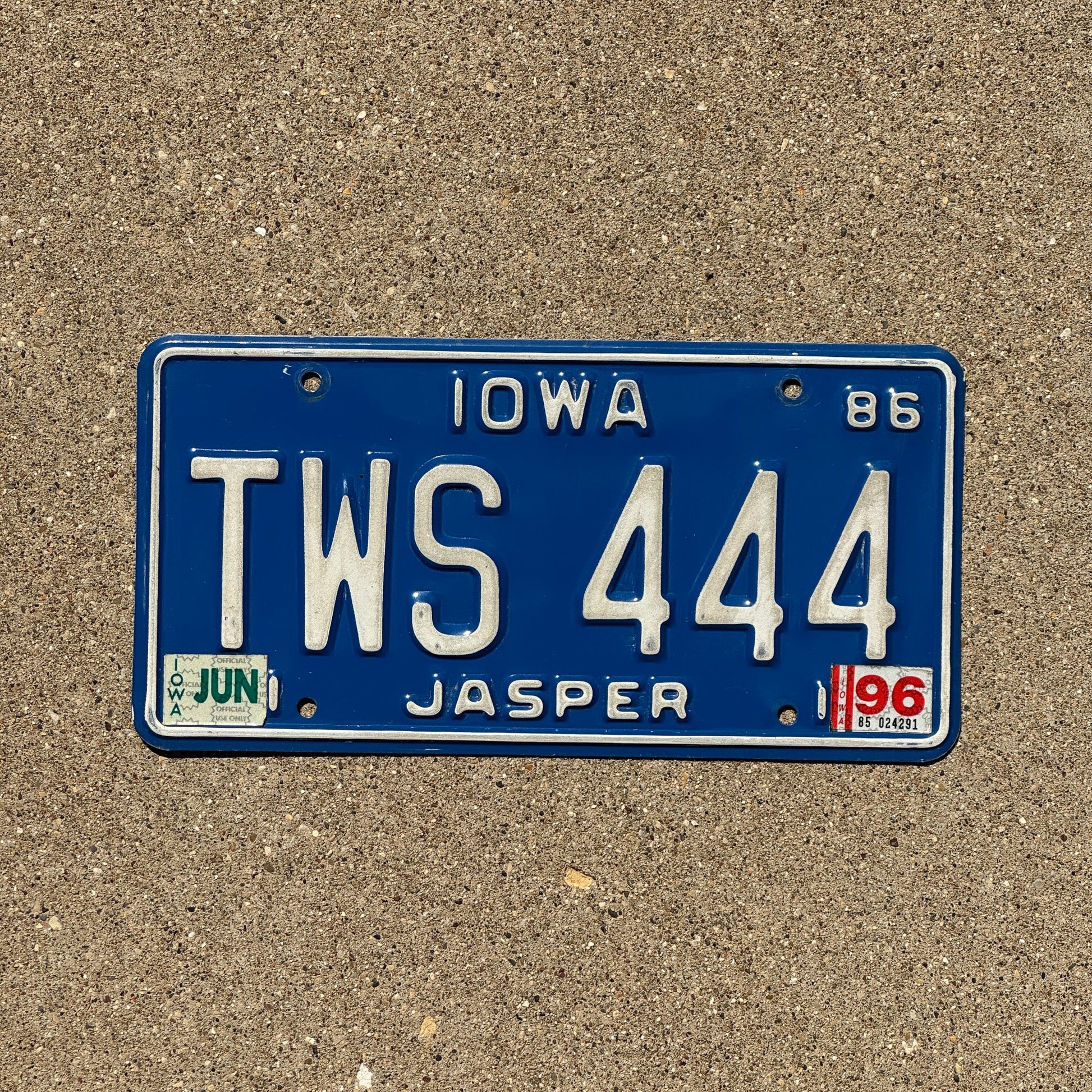 Photo of a 1986 Iowa License Plate Auto Tag 1 Garage Decor Repeat Repeating TWS 444