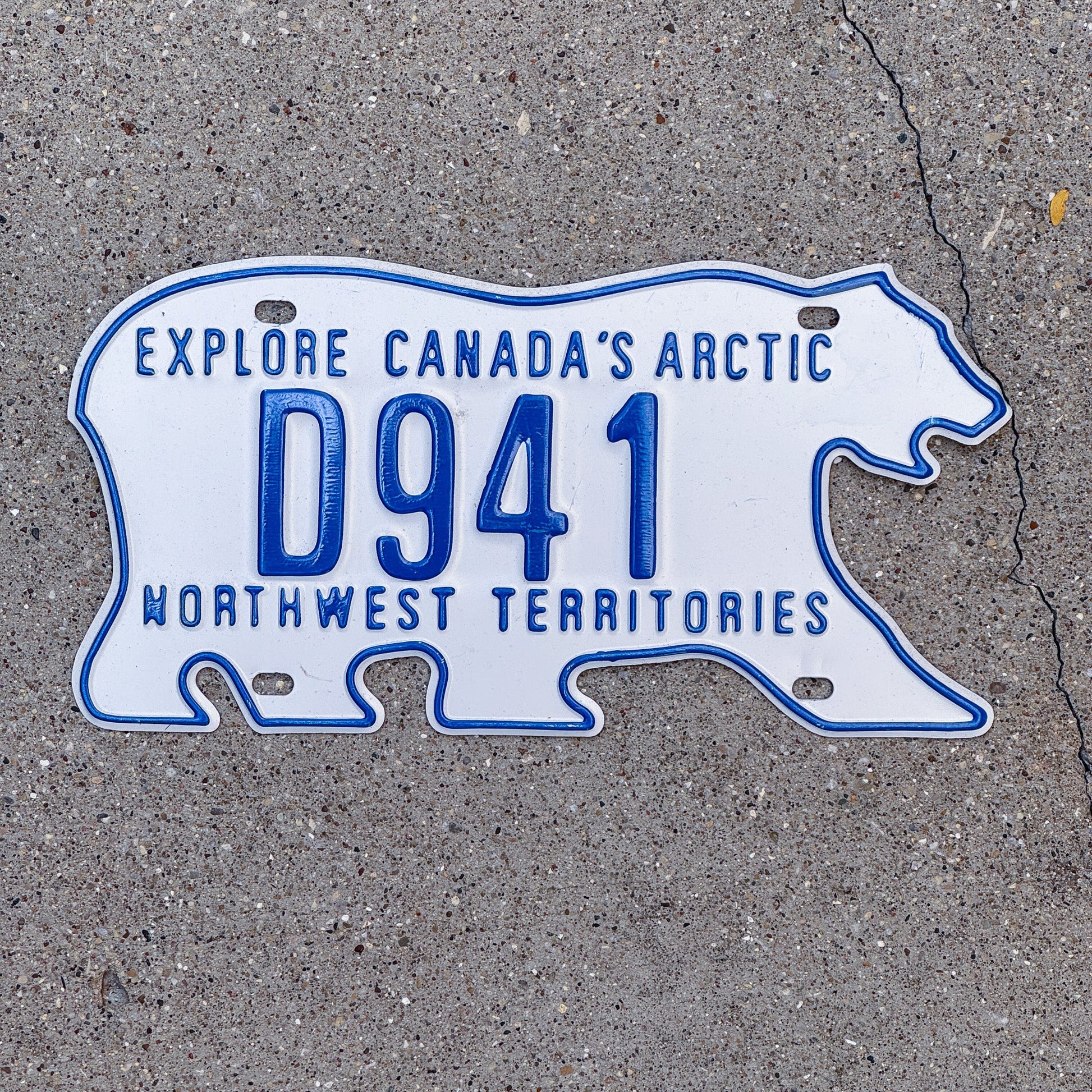 Photo of a 1986 Northwest Territories Dealer License Plate Auto Tag Garage Decor Vintage Polar Bear D 941