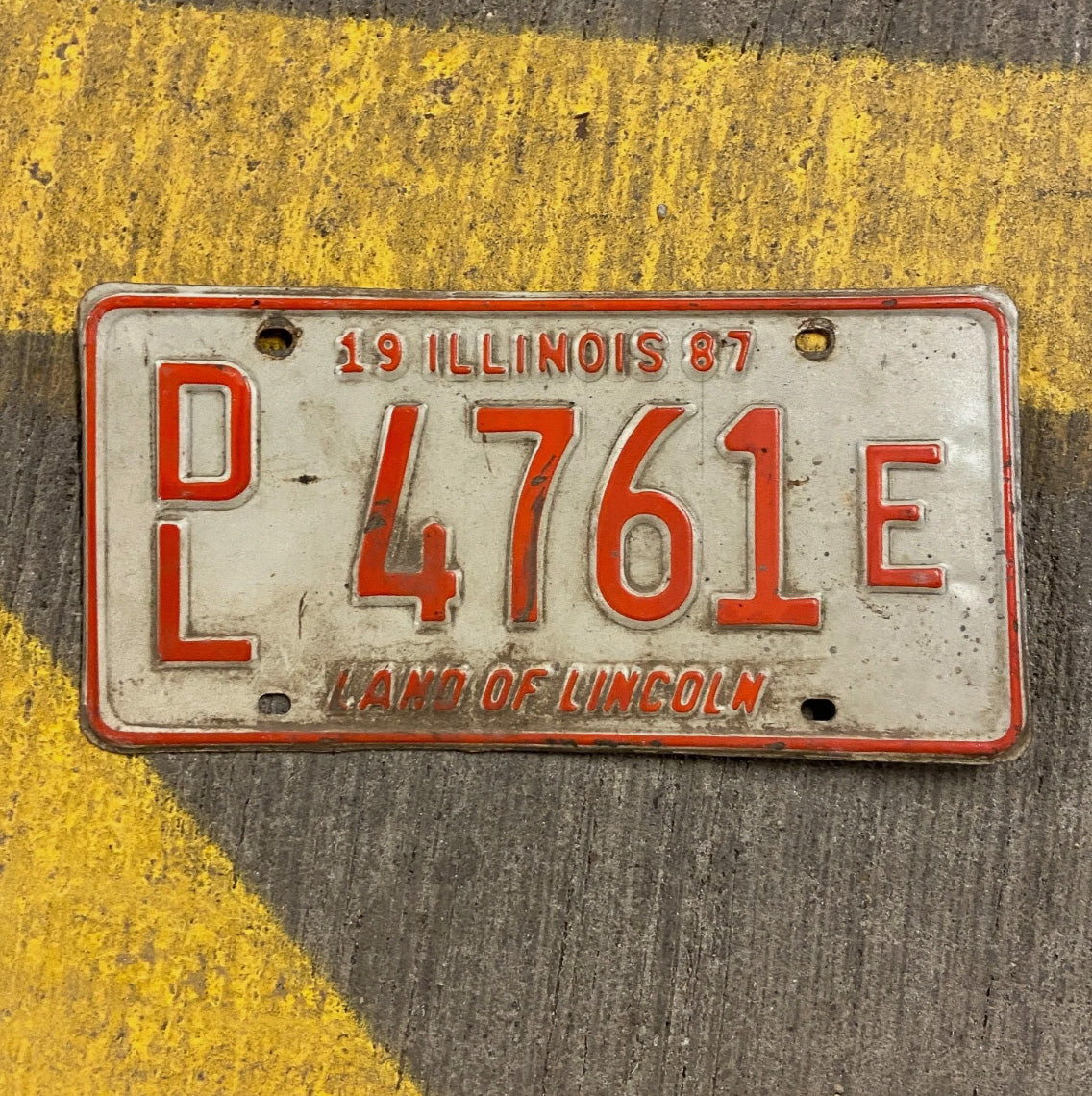 Photo of a 1987 Illinois Dealer License Plate Auto Tag Garage Decor Vintage 4761 E