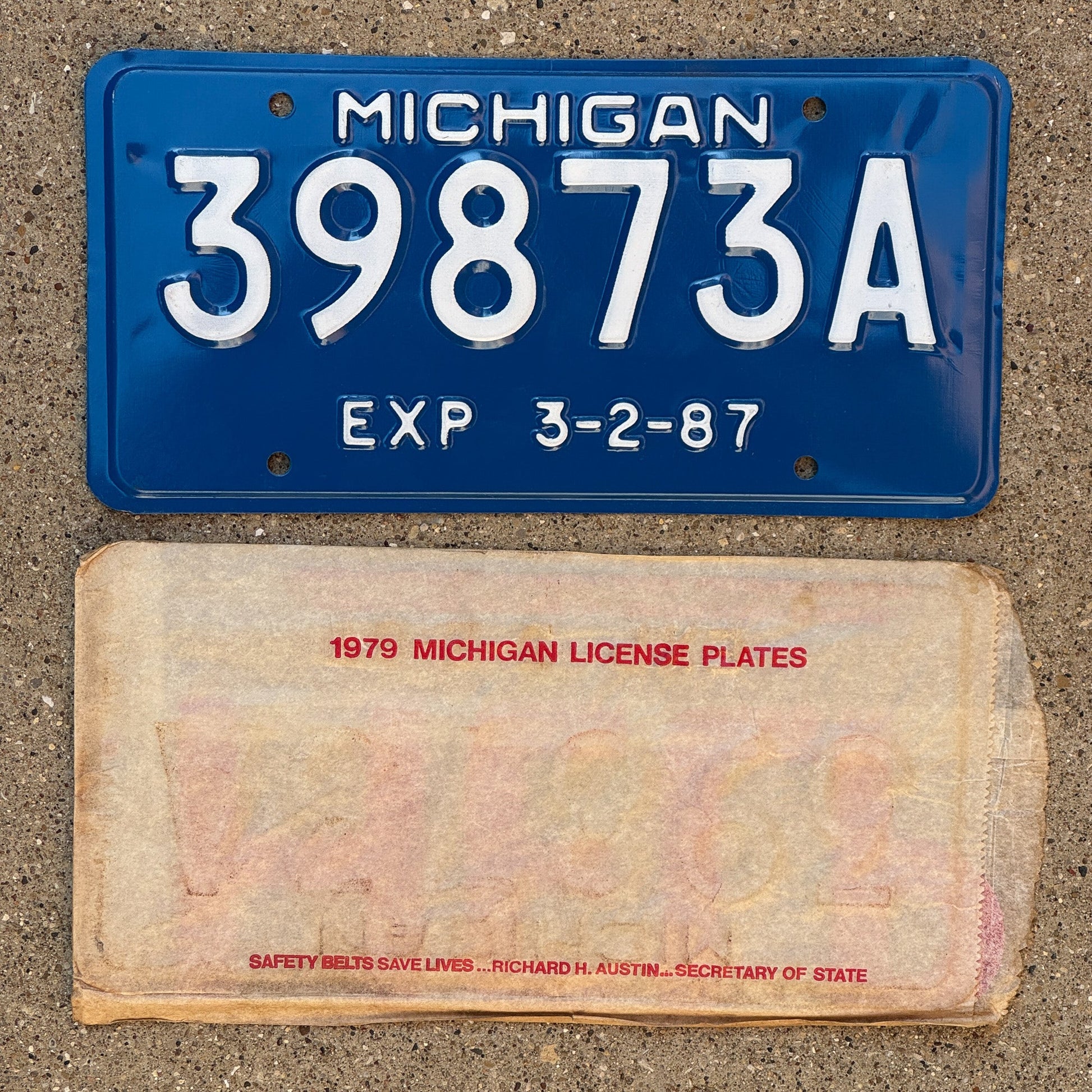 Photo of a 1987 Michigan Trailer 5 Year License Plate Auto Tag Garage Decor Vintage NOS with envelope (non-matching) 39873 A