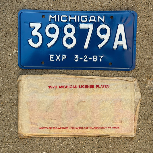 Photo of a 1987 Michigan Trailer 5 Year License Plate Auto Tag Garage Decor Vintage NOS with envelope (non-matching) 39879 A