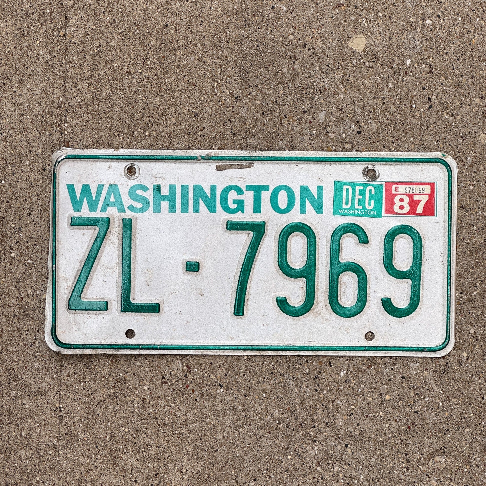 Photo of a 1987 Washington TRAILER License Plate Auto Tag Garage Decor Vintage ZL 7969