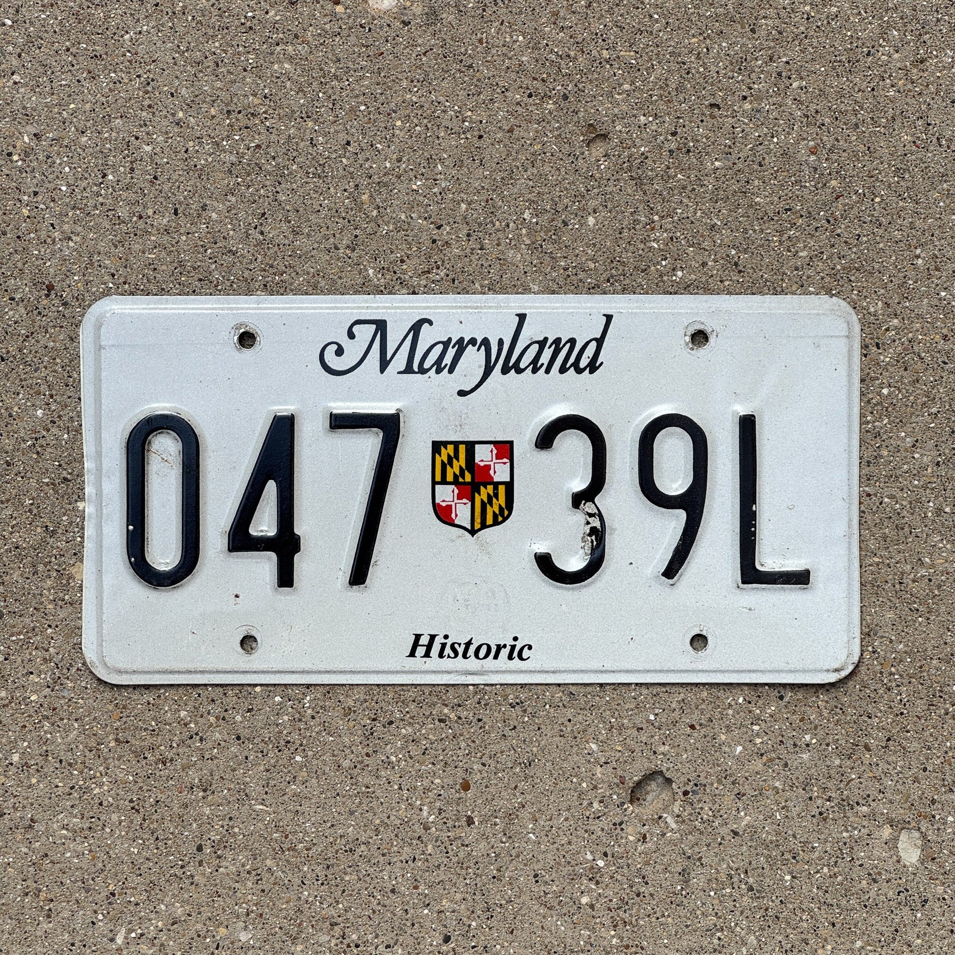 Photo of a 1988 Maryland Historic License Plate Auto Tag Garage Decor Vintage Antique Vehicle 047 39L