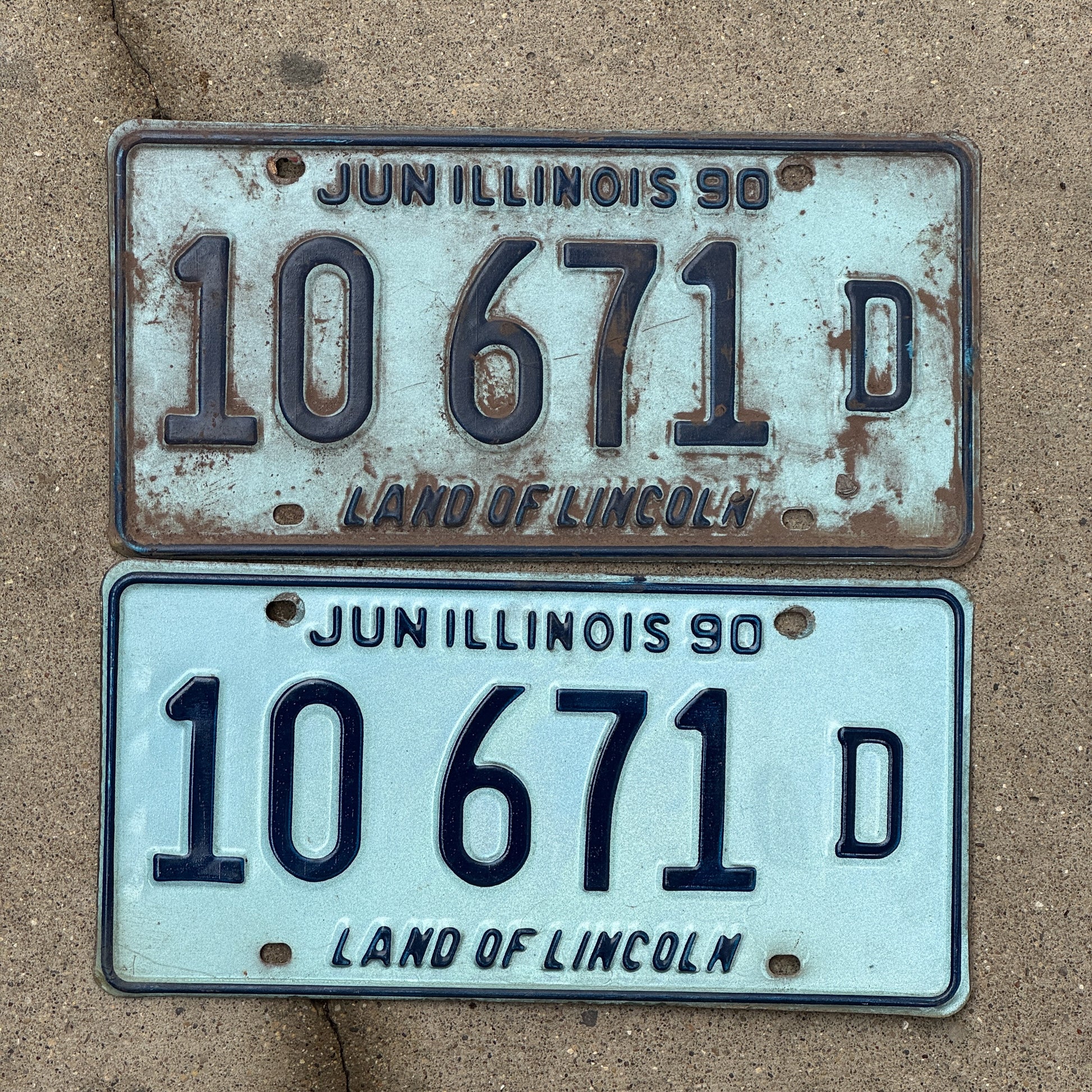 Photo of a 1989 1990 Illinois Truck License Plate Pair Auto Tag Garage Decor Vintage 10 671 D with original patina