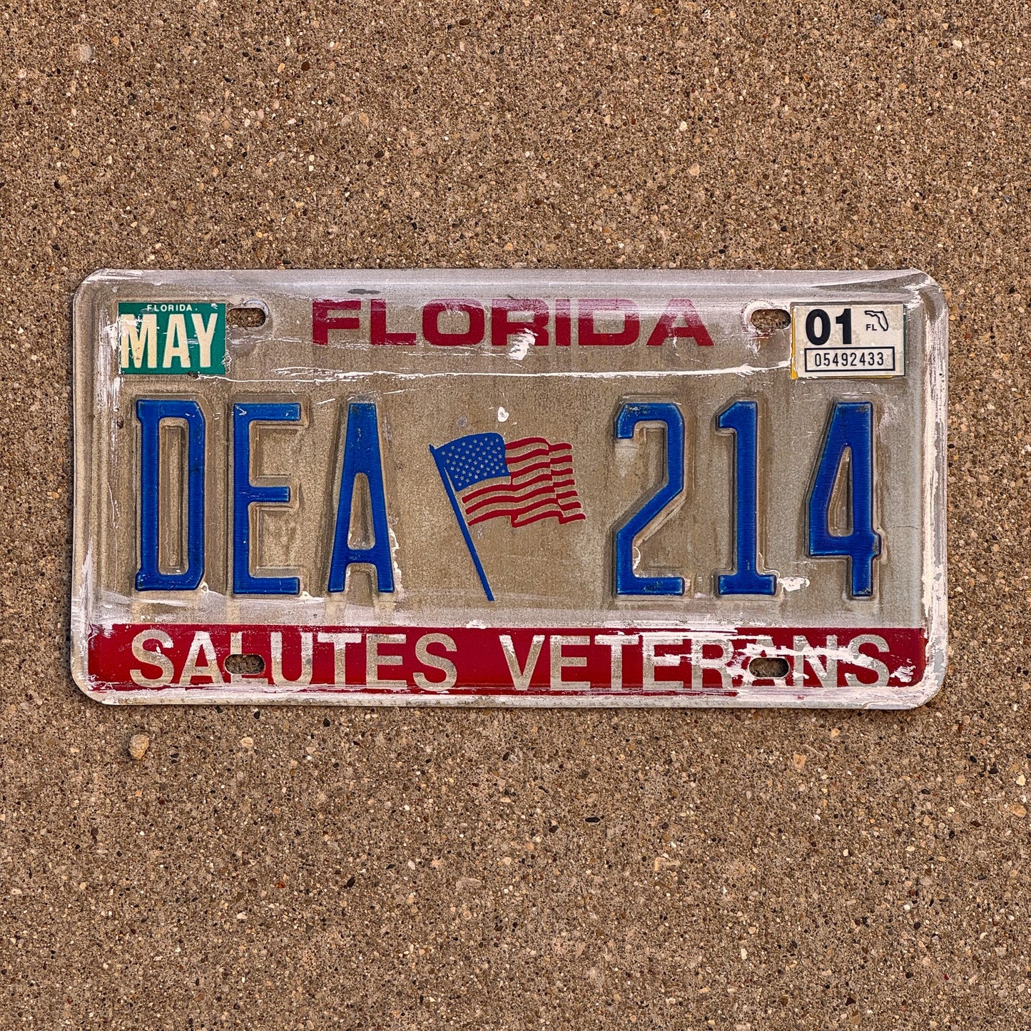 Photo of a 1989 2001 Florida Salutes Veteran License Plate Auto Tag Garage Decor Vintage American Flag Graphic DEA 214