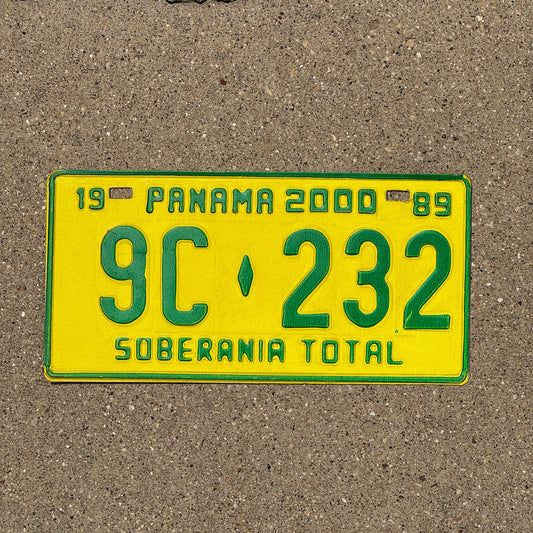 Photo of a 1989 Panama Commercial Truck License Plate Auto Tag Garage Decor Vintage 9C 232