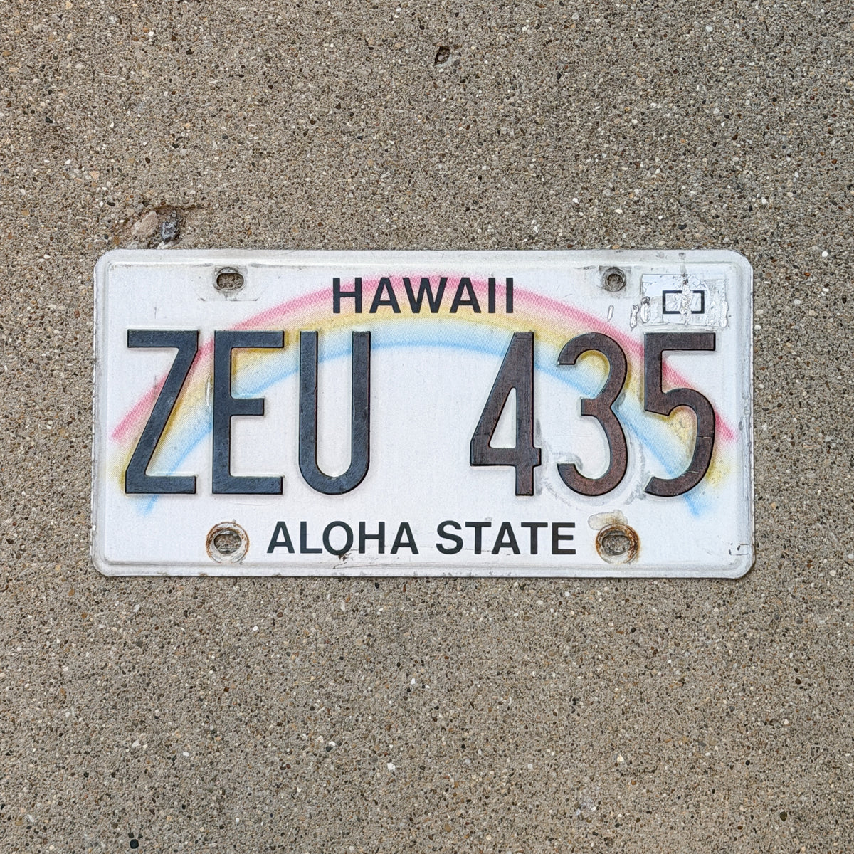 Photo of a 1990 Hawaii License Plate Auto Tag Garage Decor Vintage Rainbow ZEU 435 with original patina