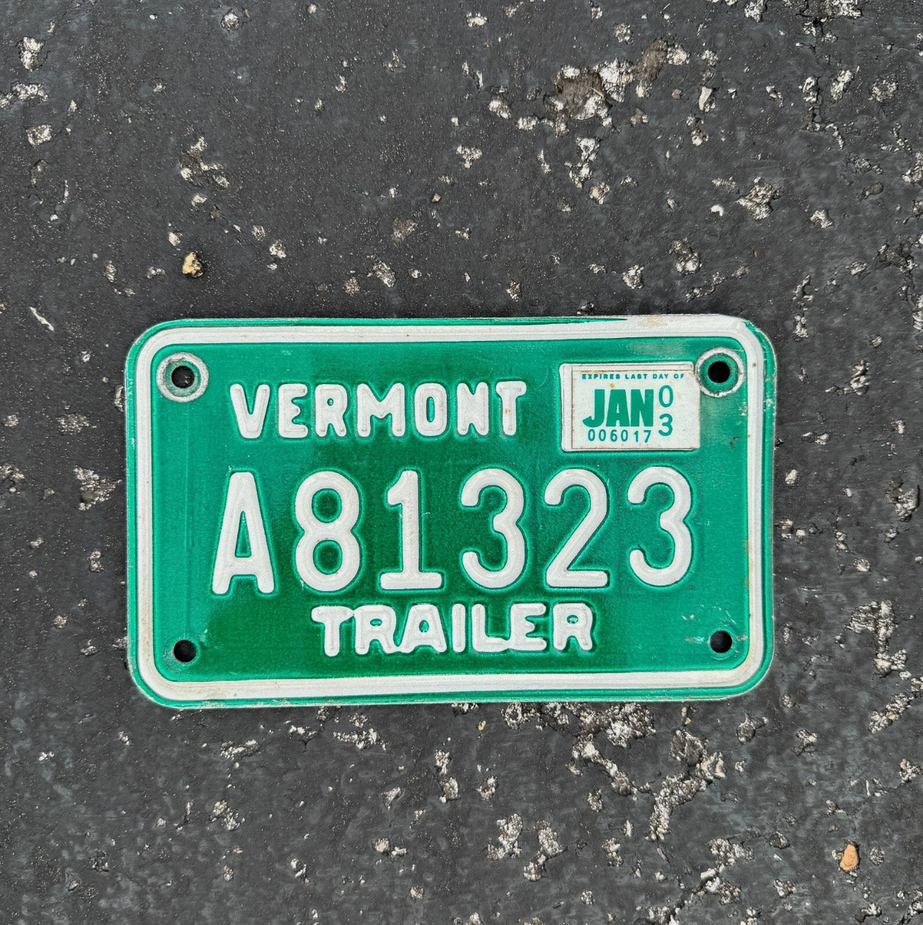 Photo of a 1990 Vermont Trailer License Plate Auto Tag Garage Decor Vintage Small A 81323