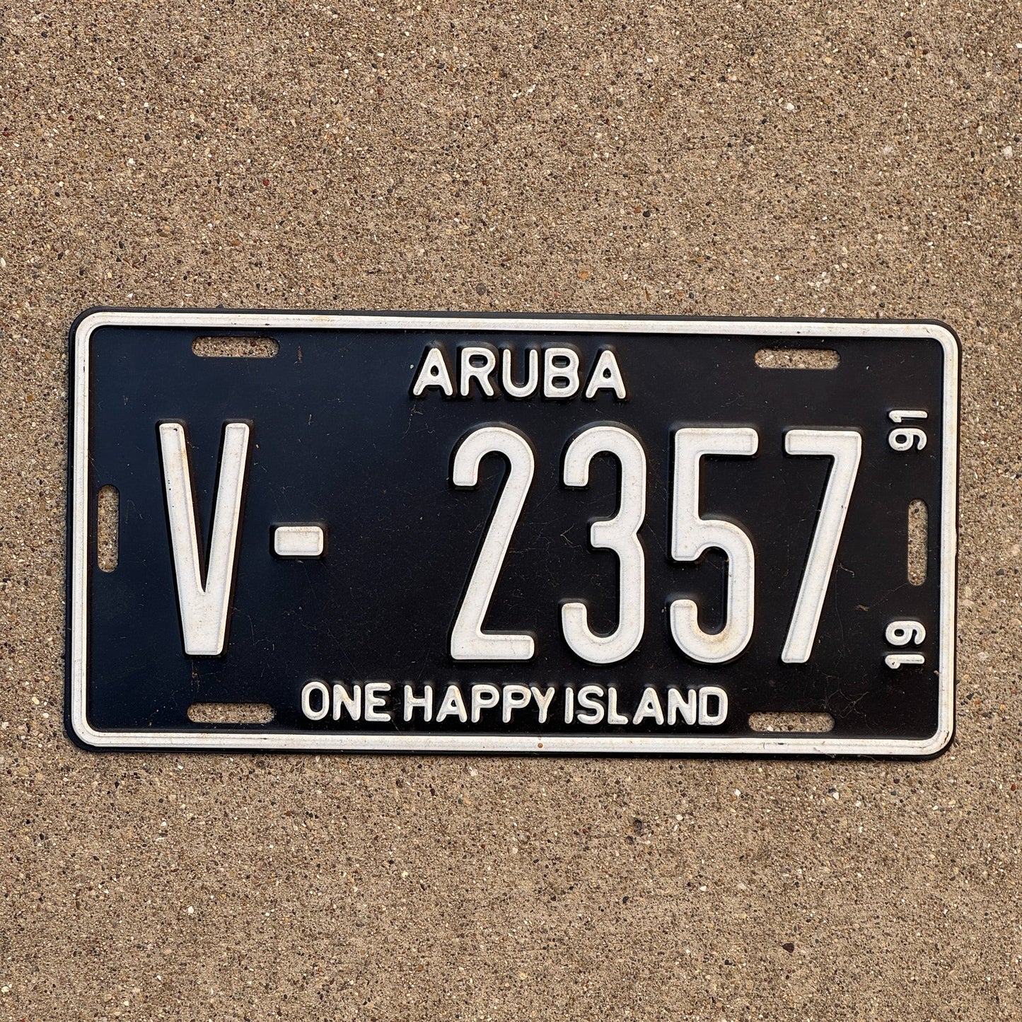 Photo of a 1991 Aruba License Plate Auto Tag Garage Decor Vintage One Happy Island V-2357