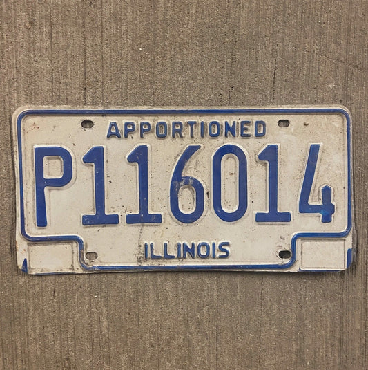 Photo of a 1993 Illinois Apportioned License Plate Auto Tag Garage Decor Vintage P 116014