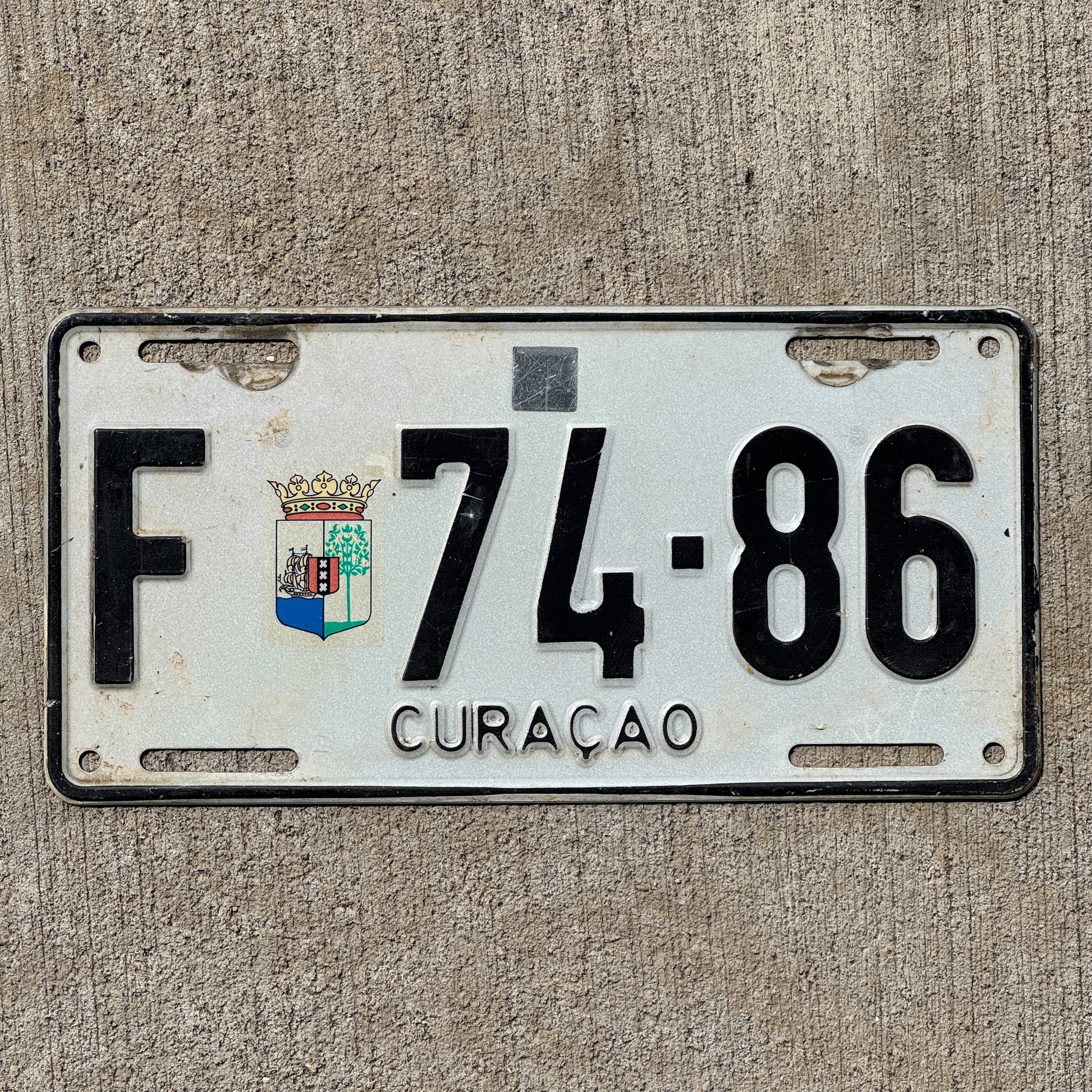 Photo of a 1996 Curacao License Plate Auto Tag with number F 74 86