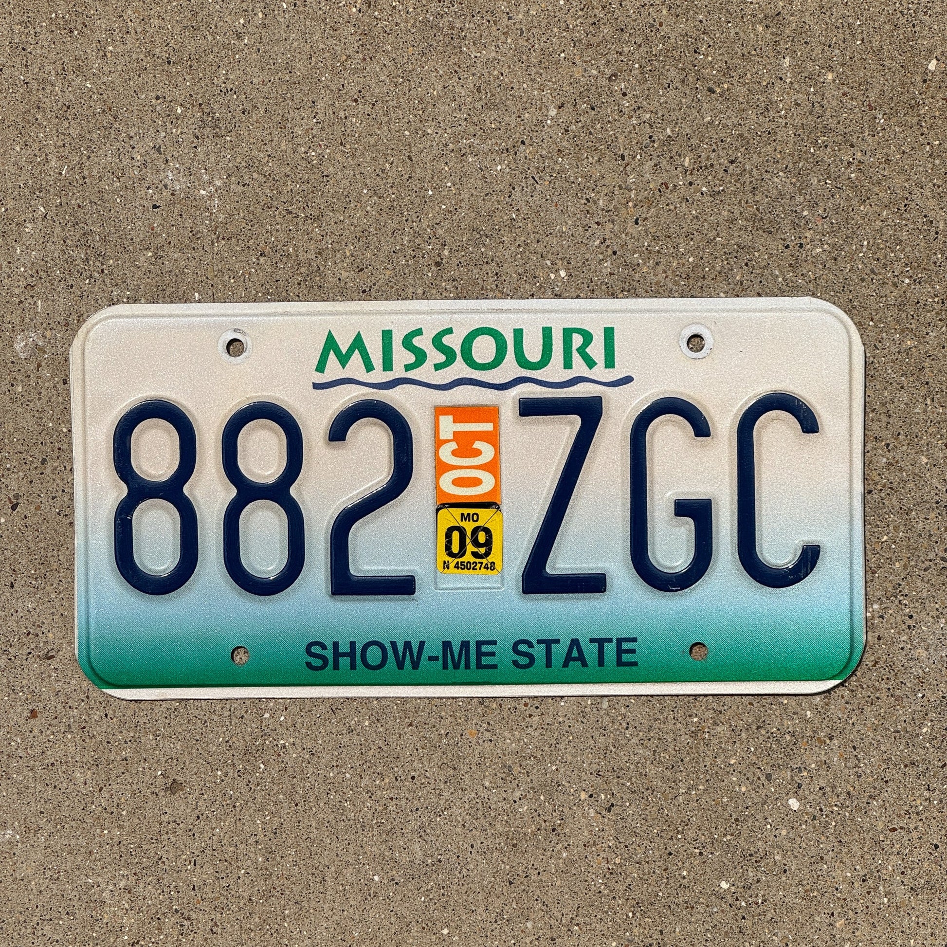 Photo of a 1998 2009 Missouri License Plate Auto Tag Garage Decor Vintage 882 ZGC