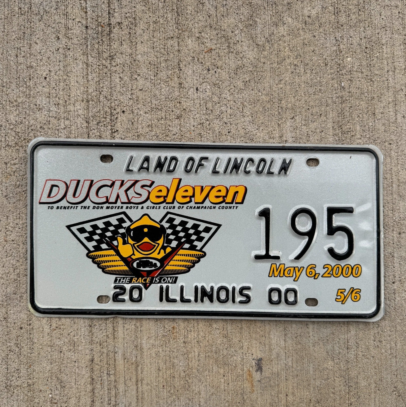 Photo of a 2000 Illinois Event License Plate Auto Tag Garage Champaign Ducks Eleven 195