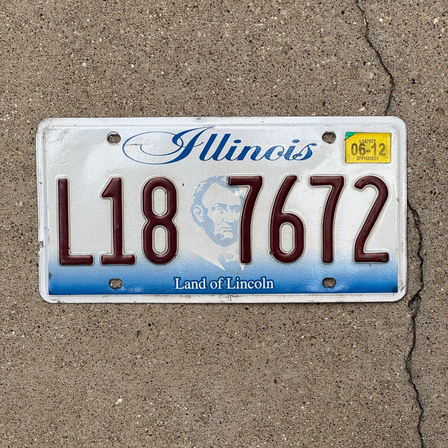 Photo of a 2001 2016 Illinois License Plate Auto Tag Garage Decor Vintage L 18 7672