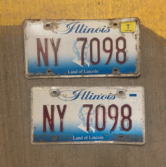 Photo of a 2001 Illinois License Plate Auto Tag Garage Decor Vintage New York NY 7098