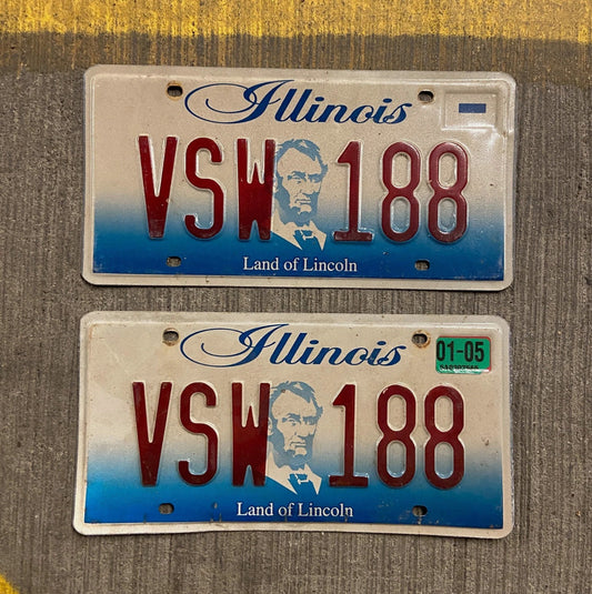 Photo of a 2001 Illinois License Plate Auto Tag Garage Decor Vintage VSW 188