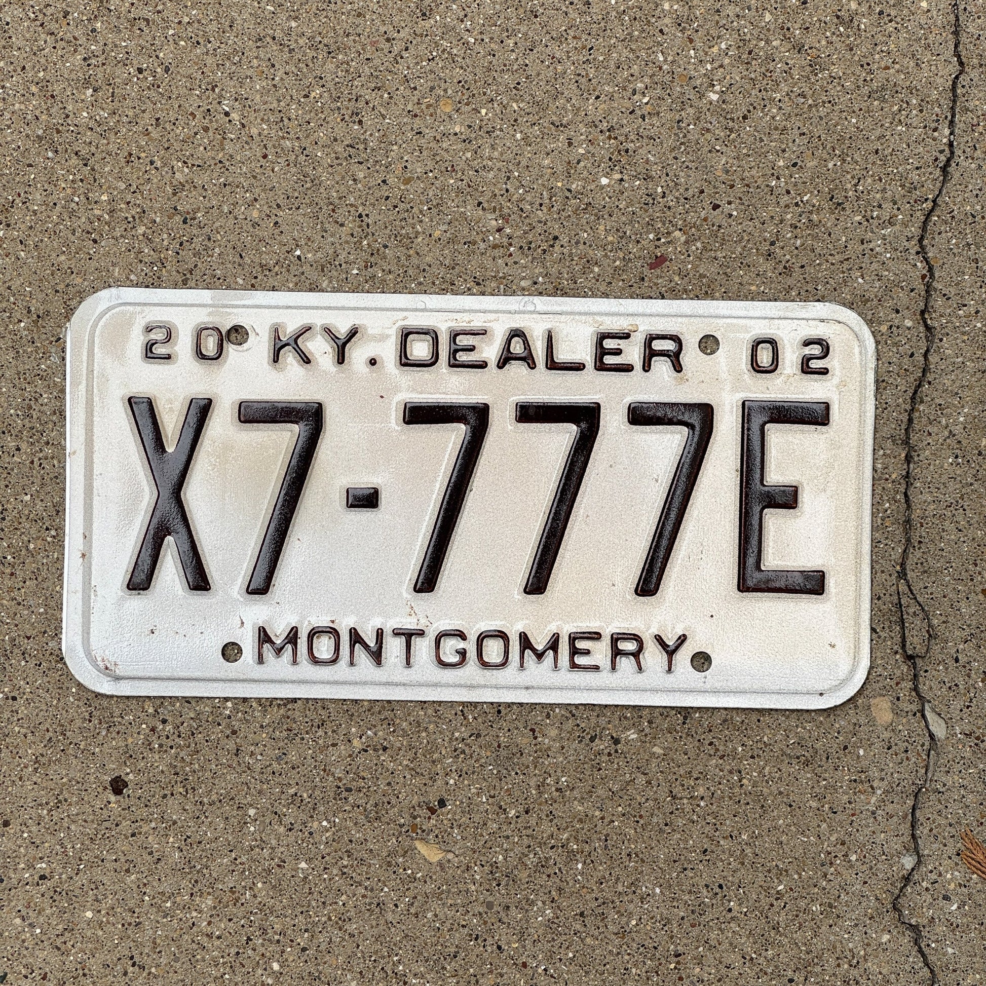 Photo of a 2002 Kentucky Dealer License Plate Auto Tag Garage Decor Vintage Repeat Repeating X 7777 E