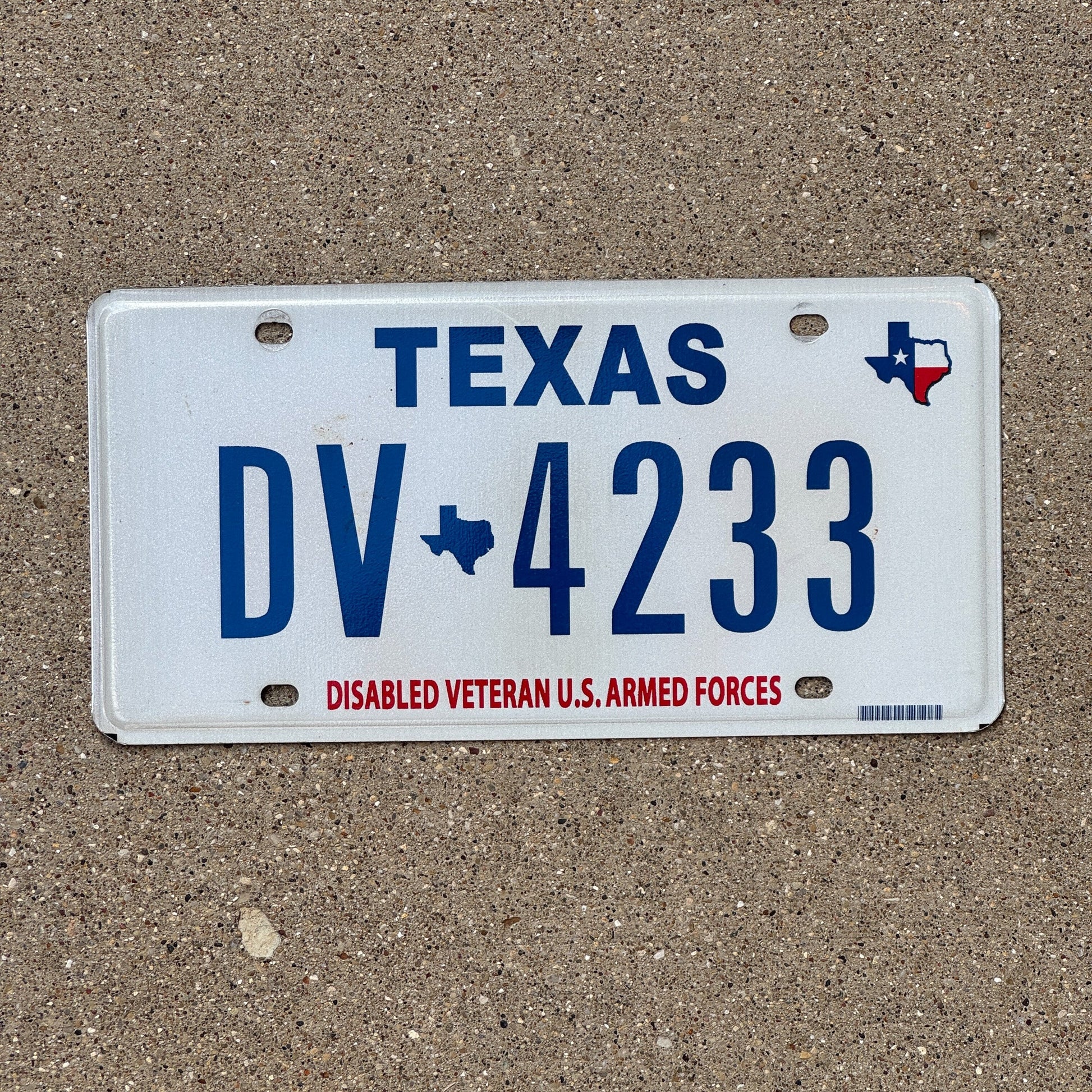 Photo of a 2003 Texas Disabled Veteran License Plate Auto Tag 1 Garage Decor Military DV 4233