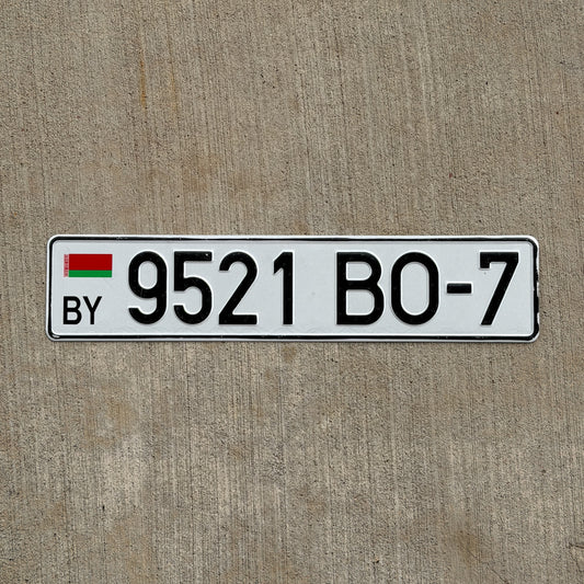 Photo of a 2004 Belarus License Plate Auto Tag Garage Decor Vintage Vitsyebsk 9521 BO 7 with original patina