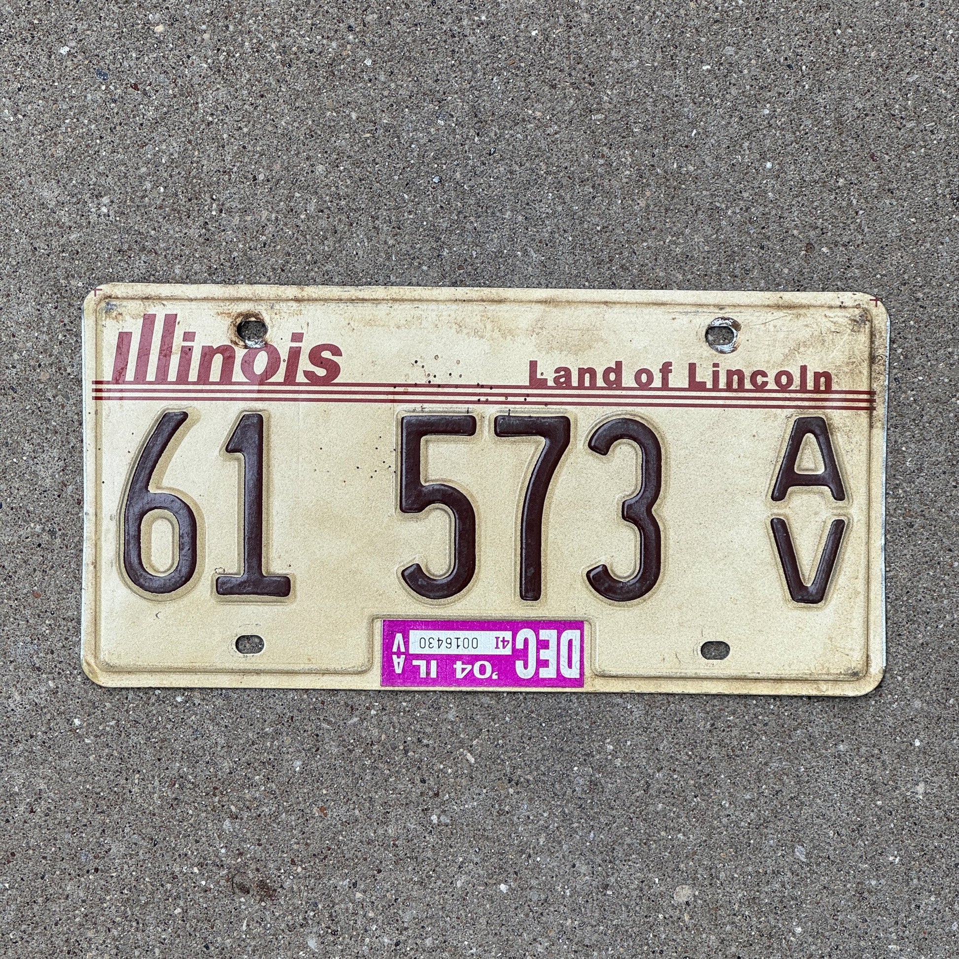 Photo of a 2004 Illinois ANTIQUE VEHICLE License Plate Auto Tag Garage Decor Vintage 61 573
