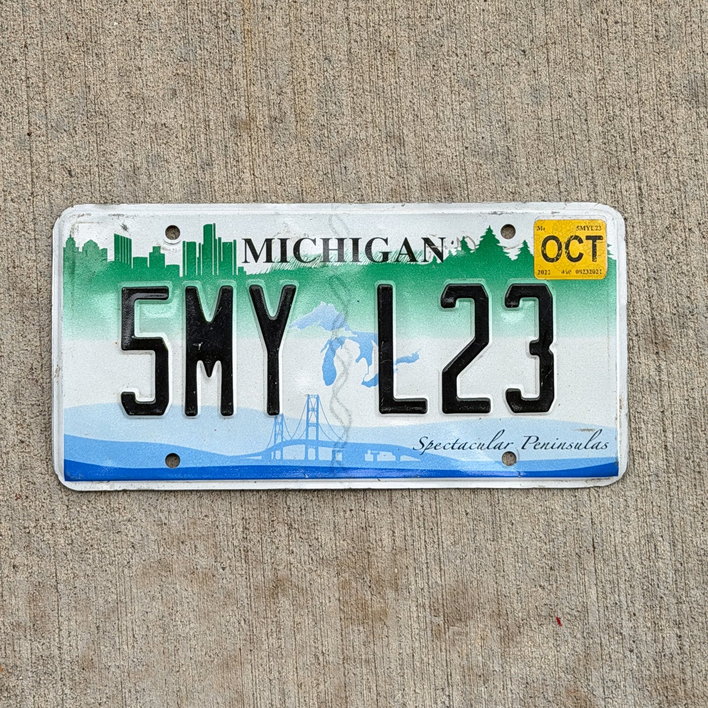 Photo of a 2007 2022 Michigan Graphic / Specialty License Plate Auto Tag Garage Decor Vintage Spectacular Peninsulas 5 MY L23 with original patina